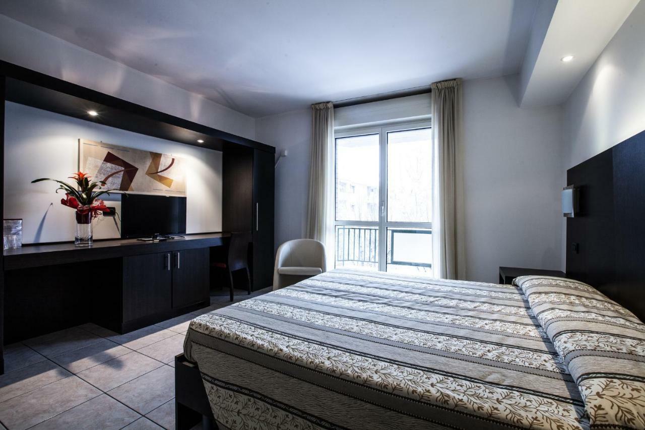 Hotel Davide リボリ エクステリア 写真