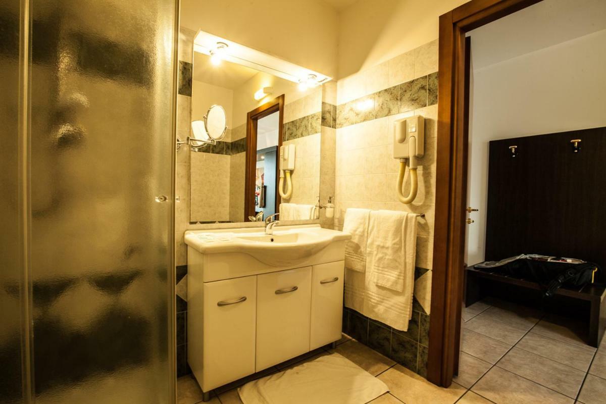 Hotel Davide リボリ エクステリア 写真