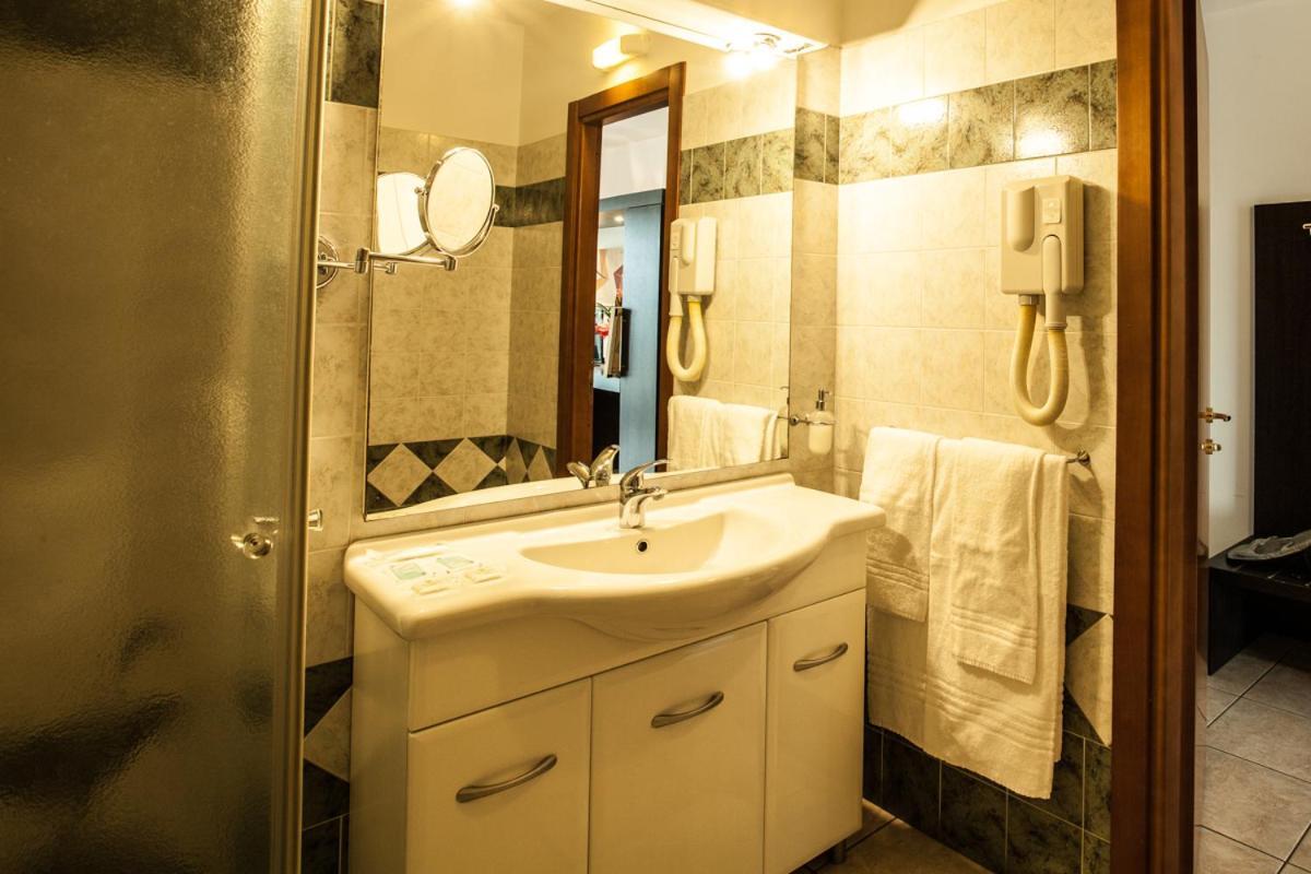 Hotel Davide リボリ エクステリア 写真